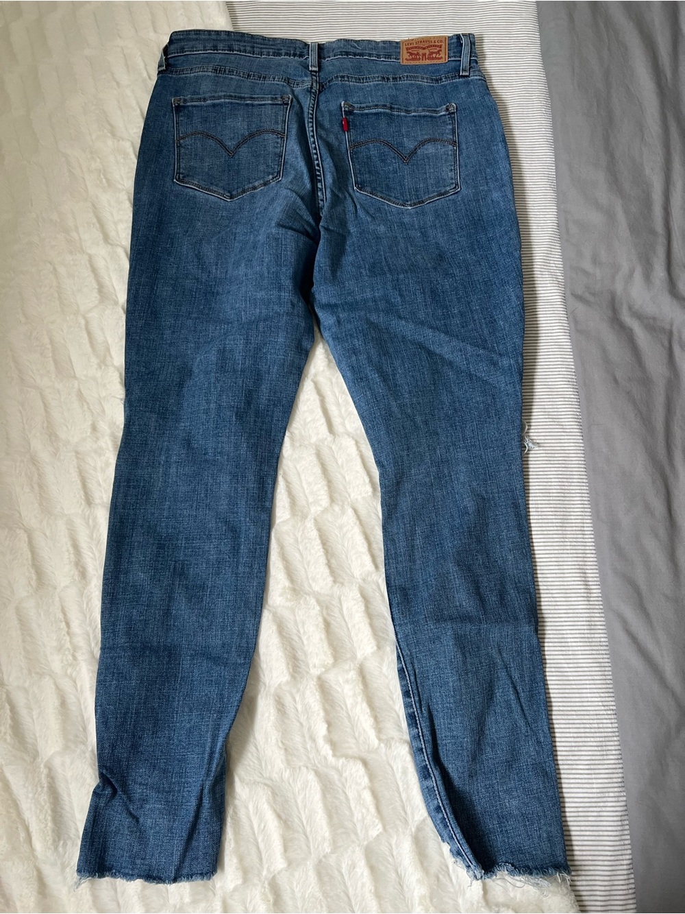 Levi Ripped Jeans - 721 High Rise Skinny - Picture 2 of 3